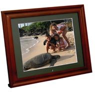 Childrens Toyshop  Photo : Portable USA 10.4-Inch PU10WE 1 GB Digital Picture Frame with Two Wood Frames