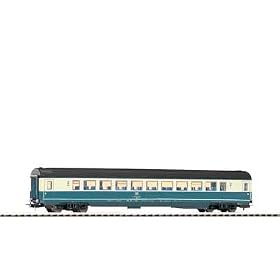 IC 2ND CLASS PASSENGER CAR - PIKO HO SCALE MODEL TRAINS 57611