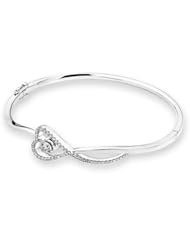 18K White Gold Heart Cluster Setting Diamond Accents Bangle Bracelet (0.43 cttw, G-H Color, VS2-SI1 Clarity)