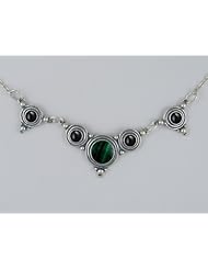 A Delightful Sterling Silver Gemstone Necklace Featuring Malachite and Black Onyx