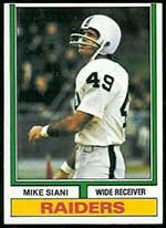 1974 Topps Regular (Football) Card# 39 Mike Siani of the Oakland Raiders VG Condition