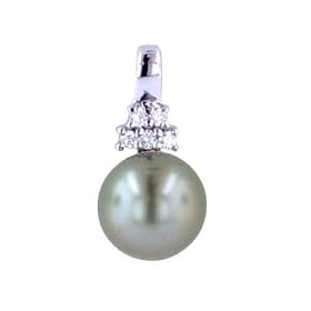 14k White Gold 8.5 9mm Tahitian Pearl Pendant w/ Diamond Accent (.072ctttw) 14k White Gold 8.5-9mm Tahitian Pearl Pendant w/ Diamond Accent (.072ctttw)