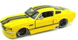 Maisto Die Cast 1:24 Gloss Yellow AS 1967 Ford 