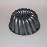 Click here to buy Kaiser Bakeware KaiserCast 6-1/2-Inch Classic Bundtform Pan by Kaiser.