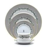 Vera Wang Holly Wreath Tea Cup Dinnerware