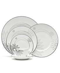 Martha Stewart with Wedgwood Modern Daisy Open Vegetable Dish