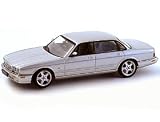 Review AutoArt  / Die-cast Model Jaguar XJR (1:43 scale in Silver)