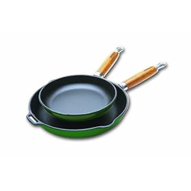 World Cuisine green 10 inch diameter frying pan with 2 spouts and wooden handle