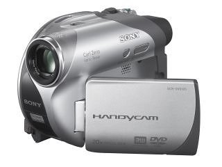 Sony DCR-DVD105E Handycam DVD Camcorder (20x Optical Zoom, 2.5" LCD Screen)