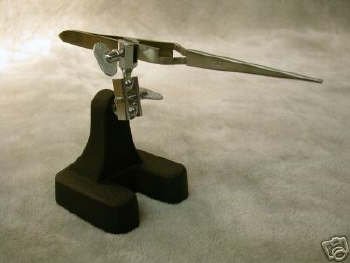 THIRD HAND WITH HORSESHOE BASE