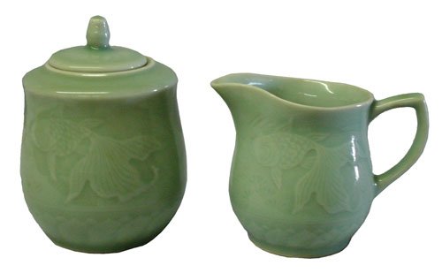 sugar and creamer set,