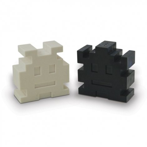 Spinning Hat Retro Arcade Pepper Shakers