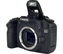 CANON EOS 40D Livré avec Avec le DMC-FX30, Panasonic rassemble dans un pratique boîtier plat, stylé et compact, un objectif de conception nouvelle LEICA DC VARIO-ELMARIT grand angle de 28 mm lumineux (ouverture f/2,8), un zoom optique 3,6X ainsi qu un capteur CCD de 7