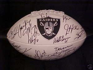 2011 OAKLAND RAIDERS TEAM SIGNED AUTOGRAPHED LOGO FOOTBALL MCFADDEN , BUSH COA + HOLOGRAM