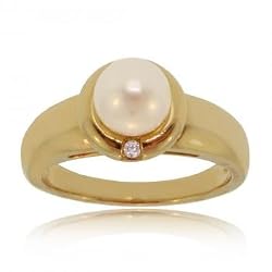 Pearl and Diamond Classic Ring in 14 Karat Yellow Gold