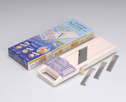 万能野菜調理器　ベンリナー　アイボリー　3種類のクシ刃付き