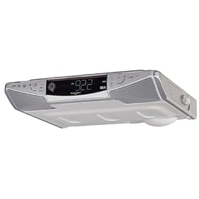 Click here to buy GE 75300 GE Slim Spacemaker CD player with Digital Clock and AM FM Radio, Under-Counter... by General Electric.