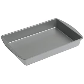 Click here to buy Chicago Metallic Duncan Hines Bake 'N Roast Pan by Chicago Metallic.