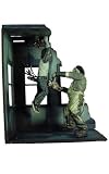 Mezco Toyz Cinema of Fear Screen Grabs Series 2 Diorama The Texas Chainsaw Massacre[Nightime Version]