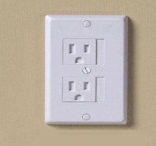Home Safety Universal Outlet Cover in White (Set of 3)