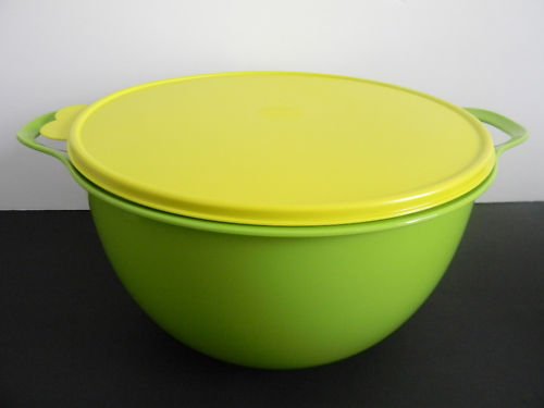 Tupperware Thatsa Bowl HUGE BIG BOWL MEGA 42 Cups GREEN