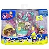 Littlest Pet Shop Figures Themed Playset Messiest Bathtime (Squeaky Clean Pets)