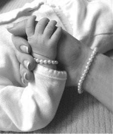 Click here to buy : Simply Tiffany Taite White Pearl Lulu Bracelet.