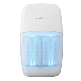 Sanyo Eneloop - Overnight Chargeur (MQN09) - Standard pour 4 Piles avec 4 x eneloop AAA / R3 / Micro