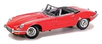 Die-cast Model Jaguar E Type Cabrio V12 (1:18 scale in Red)