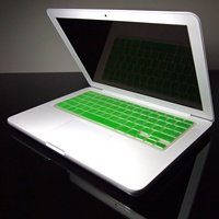 TopCase GREEN Keyboard Silicone Cover Skin for Macbook 13″ Unibody (A1342/WHITE) with TOPCASE® Mouse Pad