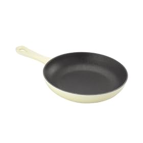 Le Creuset - Po�le � omelette en fonte - Rev�tement int�rieur noir satin - Amande - 20 cm (Import Grande Bretagne)
