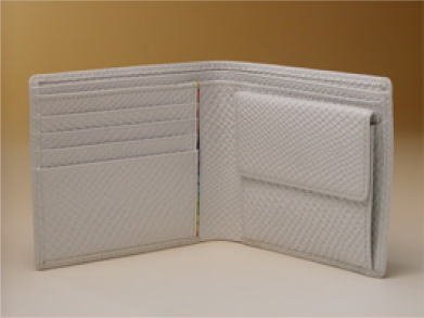 【白蛇財布（牛革製）】ちょっと大きめで白が厳つい折り財布6001