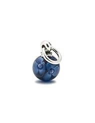 Original trollbeads pendant with crimson flower 61727 Purple flowers are symbols of nobility, ceremony and distinction. Here the beautiful color will sparkle on your bracelet. Designer: Lise Aagaard