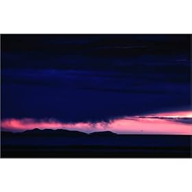 toile A pink sky reveals itself between silhouetted hills and dark clouds above Nam Yso (Sky Lake...