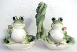 Frogs With Base Salt Pepper Shakers
