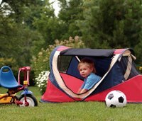 Kidco PeaPod Plus Indoor/Outdoor Travel Bed - Red