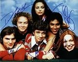 Signed That '70s Show 8x10 By Mila Kunis, Danny Masterson, Ashton Kutcher, Topher Grace, Wilmer Valderrama, Laura Prepon Photo