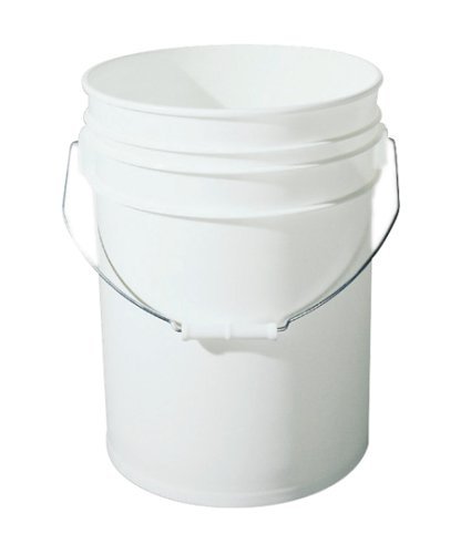 5 gallon plastic bucket with handle