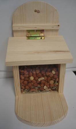 Elmato 10225 Futterstation f&uuml;r Eichh&ouml;rnchen, mit Plexiglasscheibe