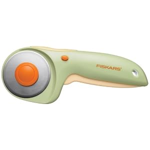 Fiskars 12-97947097 Comfort Grip Rotary Cutter with 2-3/10-Inch Retractable Blade