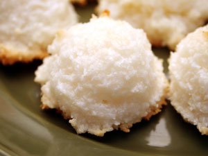Easy Vanilla Coconut Macaroons by The Prepared Pantry