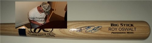 Roy Oswalt Hand Autographed/Hand Signed Rawlings Big Stick Baseball Bat