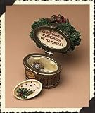 Nicholas' Holiday Basket w/ Spruce McNibble