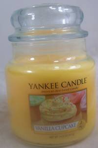 YANKEE CANDLE 14oz CANDLE-VANILLA CUPCAKE-65-90hrs 
