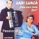 Fata care vinde hori