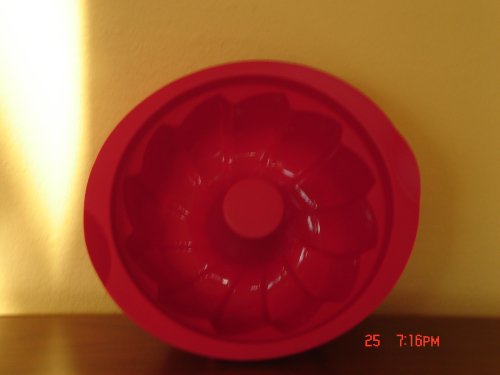Tupperware Magic Baking Form Fluted Silicone