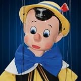 Walt Disney Showcase Collection: Pinocchio Marionette Replica