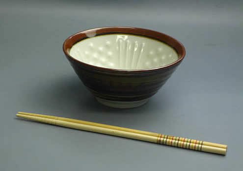 昔、久米宏のNEWS番組でとりあげられた逸品・練り易い凹凸面がCOOL! 納豆ねり鉢・錆び巻き【美濃焼】