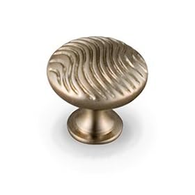Decorative Cabinet Hardware: 1" Diameter Cabinet Knob. Packaged with one 8/32" x 1" screw. Finish: Satin Nickel. (Jeffrey Alexander 3915-SN)