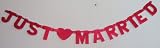 Buchstaben-Girlande Just married, rot